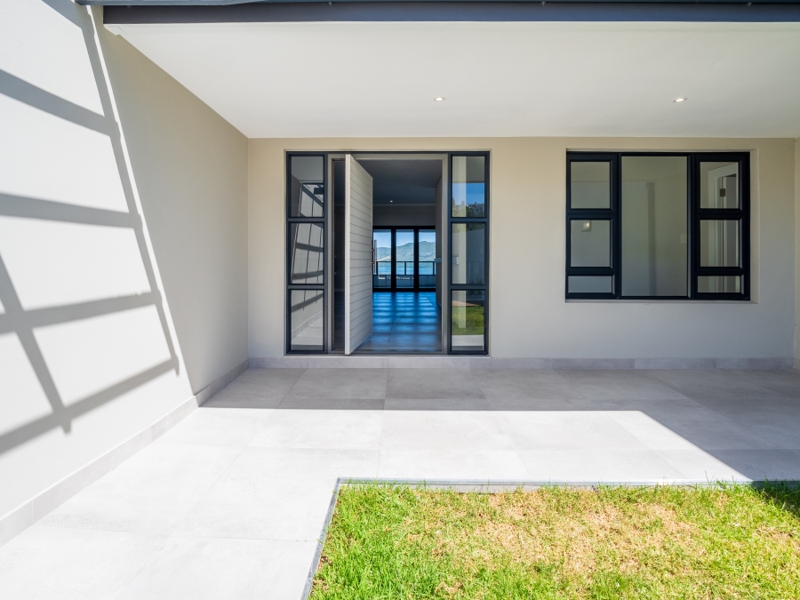 5 Bedroom Property for Sale in Paradise Western Cape